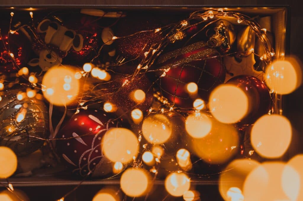 holiday home decorating organization