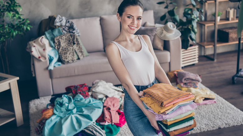 decluttering clothing